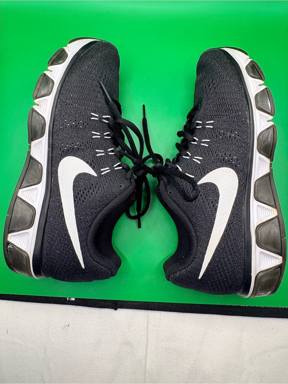 Nike Black Knit Women's Running Shoes - Picture 4 of 7